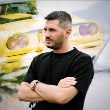 Geanta lui Valentino